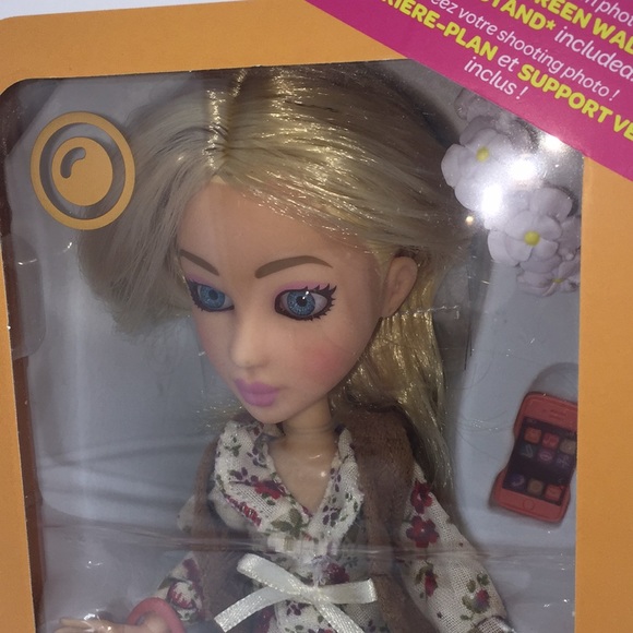 Snapstar Aspen Fashion Doll with Accessories Blonde - Picture 3 of 11